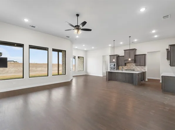 136 Lila Lake Dr, Waxahachie, TX 75165
