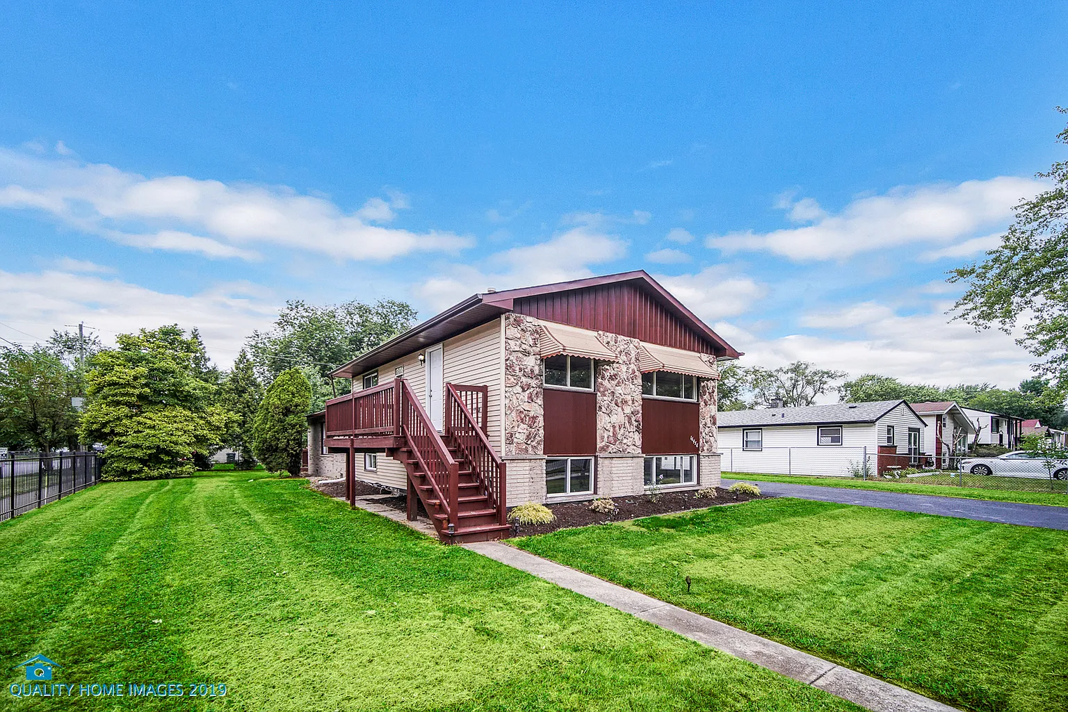16456 Marshfield Ave photo 1