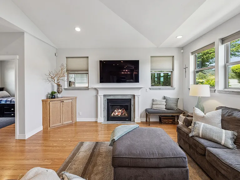 456 Grand Blvd — Photo 4