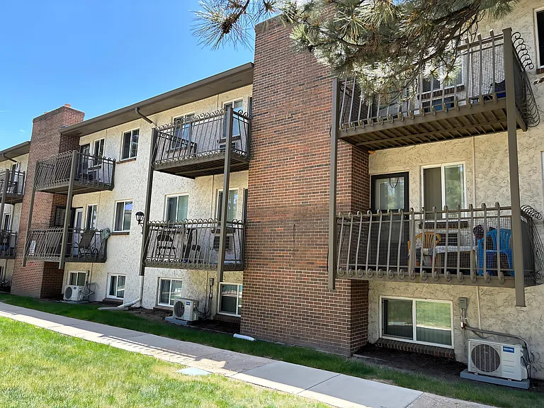 1335 S Yukon St — Photo 1