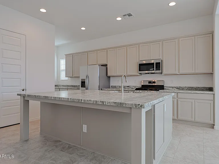 7671 W Smoketree Dr — Photo 3