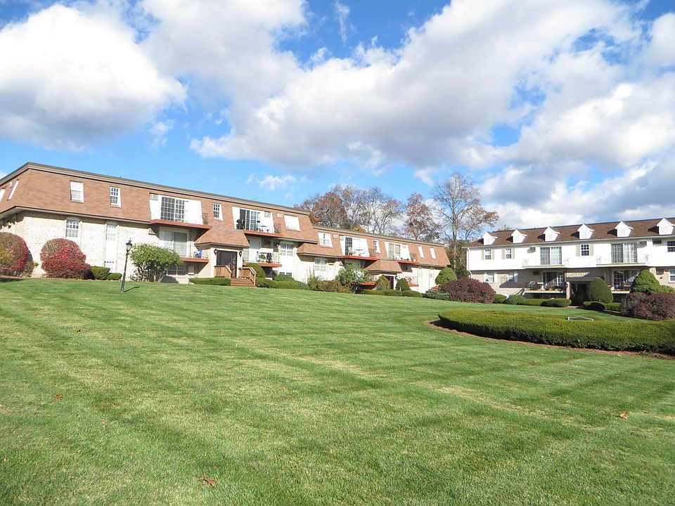 1st image of 12 Williamsburg Ct