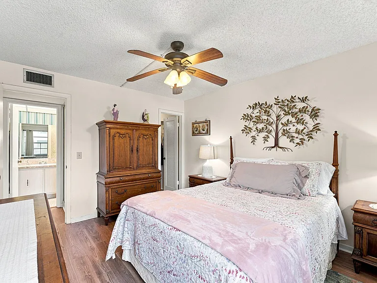 246 Normandy Ln #F — Photo 13