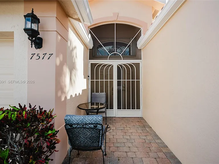 7577 Caprio Dr — Photo 3