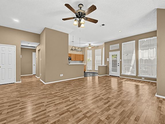 4th image of 507 Willow Ln