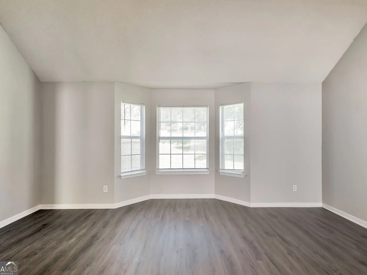 3 bed, 2.5 bath, 1709 sqft, $1,795 — Photo 2