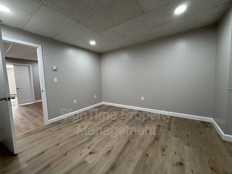 229 N Jonathan St #201 — Photo 7
