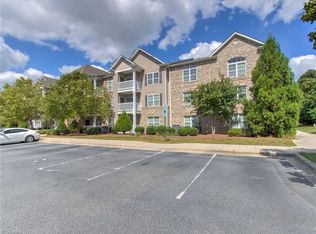 7102 W Friendly Ave UNIT 310, Greensboro, NC 27410