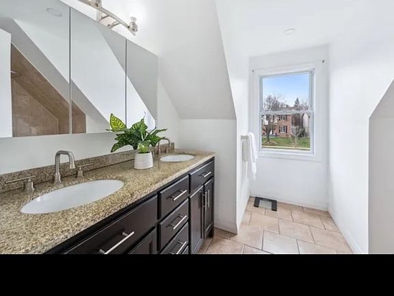 4th image of 383 Ironwood Rd