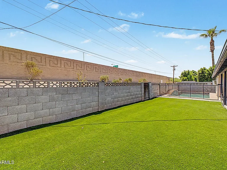 1243 E Riviera Dr — Photo 25