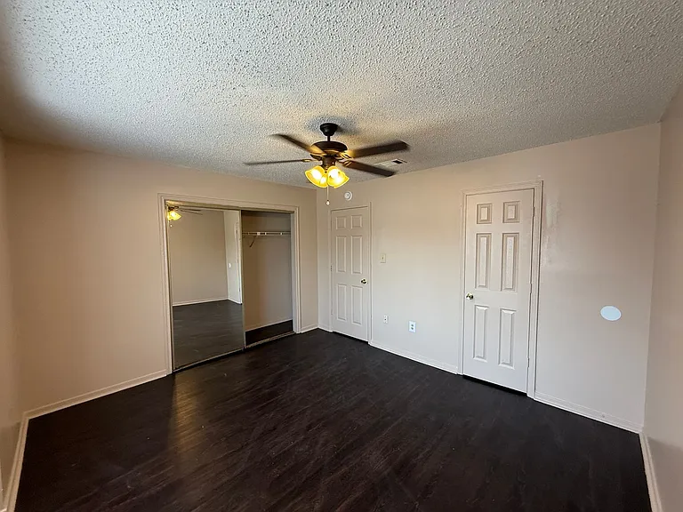 8911-8921 Gsri Ave — Photo 5