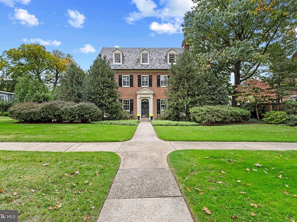 1st image of 32 Charlcote Pl