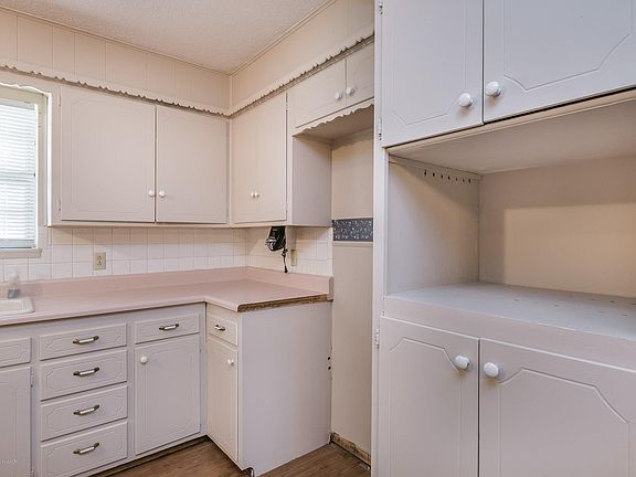 4th image of 1005 Powell Ave