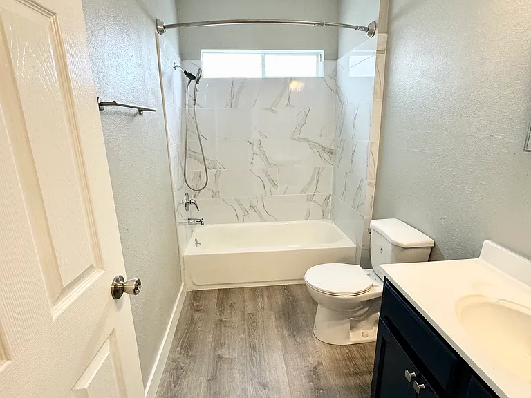 1048 W 62nd St #1048 — Photo 5