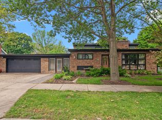 9 Grant St, Oswego, IL 60543