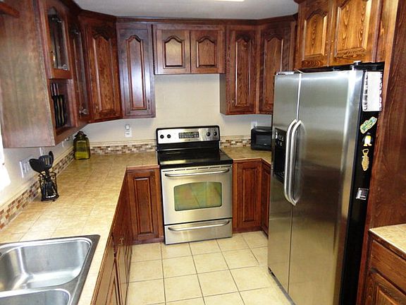 3rd image of 729 Shannon Ave