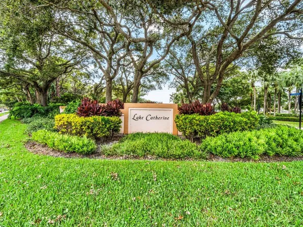 2801 Lakemont Court, Palm Beach Gardens, FL 33403