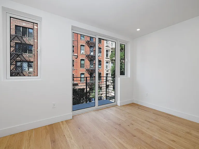 224 W 20th St #3 — Photo 9
