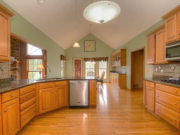 Cook's Delight spacious Kitchen, vaulted ceiling, all Stainless Steel appliances, professional Cookt