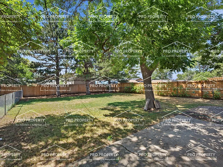 334 W 43rd St — Photo 12
