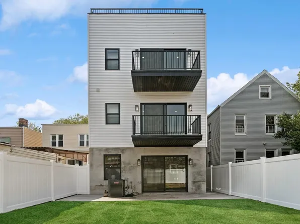 220 Freeman Avenue image 23 of 47