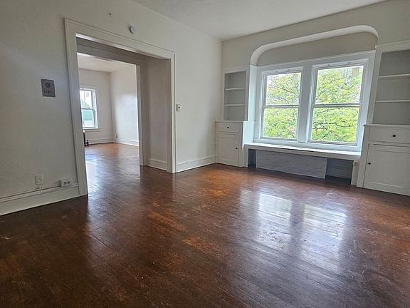 5th image of 1933 Lee Rd #5