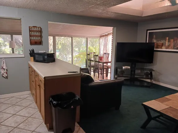 1725 E Mulberry Dr, Tampa, FL 33604