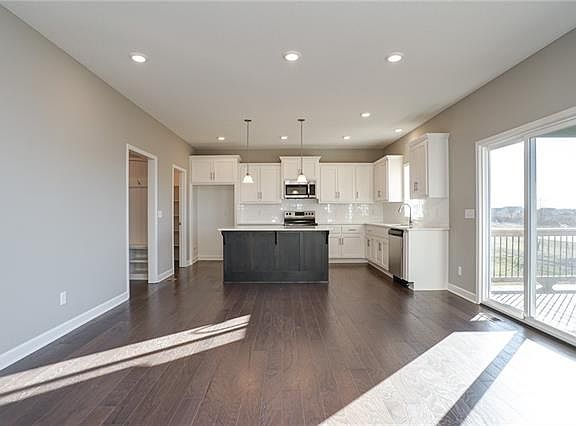 4th image of 3221 SE Mill Creek Ln