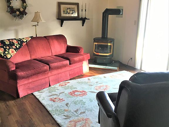 5th image of 833 SE Scenic View Dr