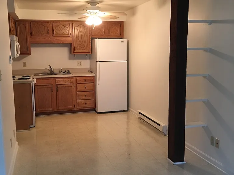 104 E Washington St — Photo 3