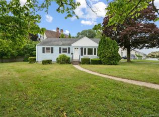 1059 Ocean Ave, New London, CT 06320