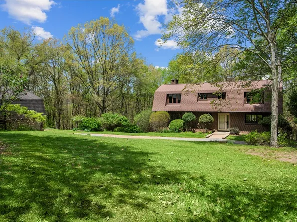 108 Crestview Dr, Evans City, PA 16033