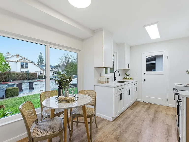 448 Waddington Ave — Photo 15
