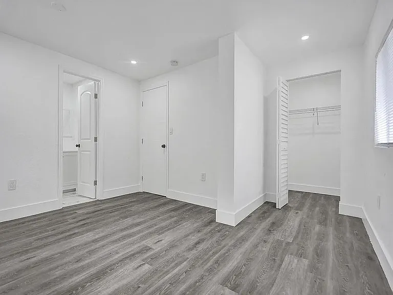 940 SW 28th St #2 — Photo 12