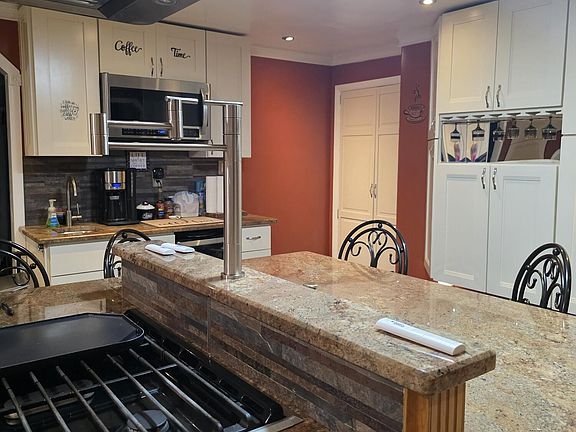4th image of 25 Howard St