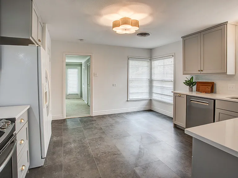 3233 Colgate Ave — Photo 4