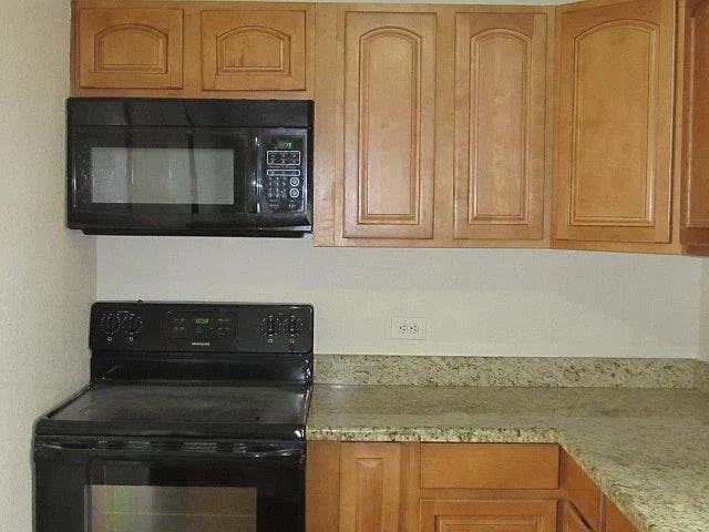 2 bed, 1000 sqft, $1,895 — Photo 4