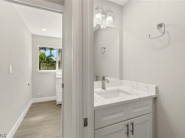 780 Beach Rd — Photo 17