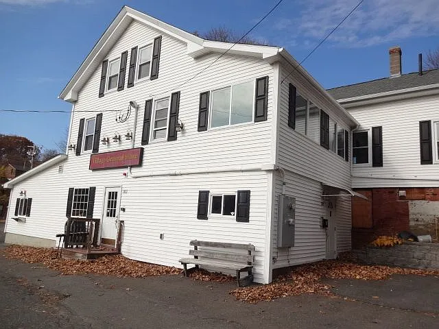 3 bed, 1.5 bath, $1,950 — Photo 1
