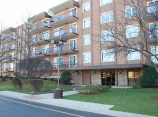 8101 W Courte Dr APT 509, Niles, IL 60714