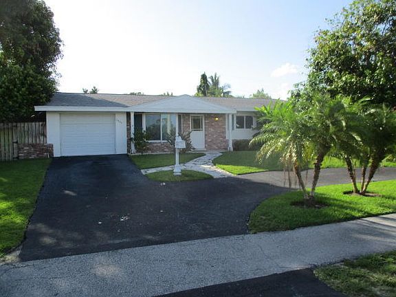 4th image of 3040 S Seacrest Blvd