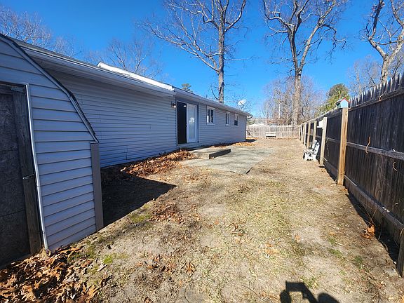 4th image of 1200 E Lakeshore Dr