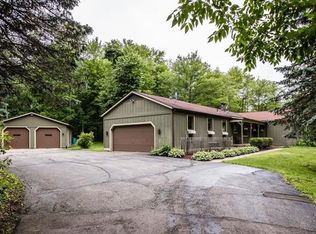 15740 Auburn Rd, Newbury, OH 44065