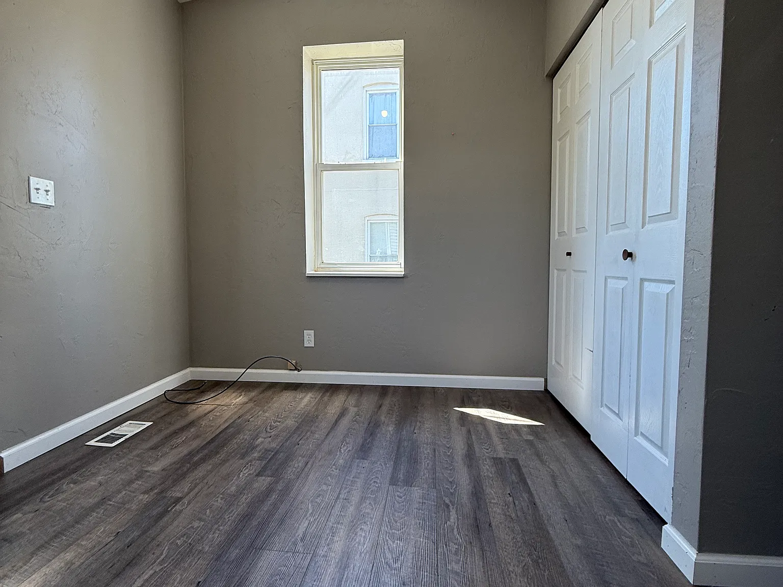 304 W Mill St — Photo 4