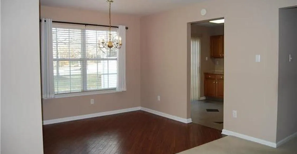 2 bed, 1263 sqft, $2,300 — Photo 3