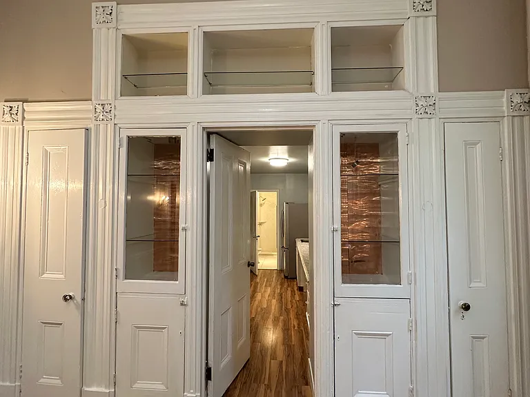 1024 Clinton St — Photo 9
