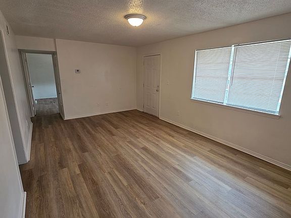 4th image of 1910-1911 S El Paso Ave #29