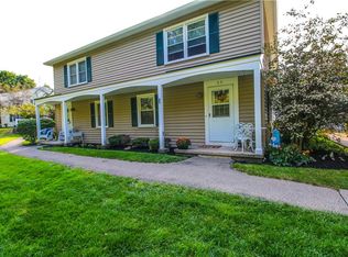 22 Falcon Ln E, Fairport, NY 14450