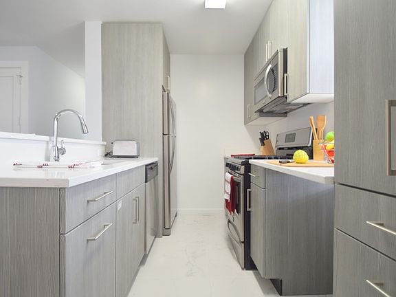 Harbor House - Kitchen - H25-04J J Line