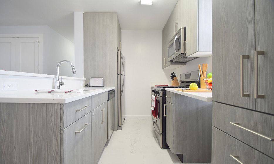 Harbor House - Kitchen - H25-04J J Line